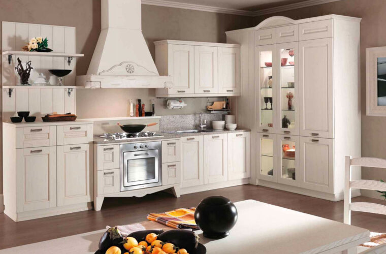 cucina classica colore beige bianco